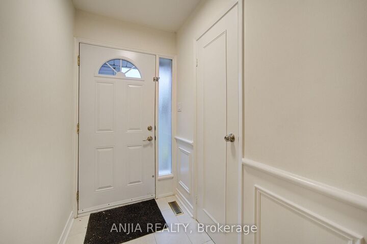 Property Photo:  161 Tamarack Drive  ON L3T 4X3 