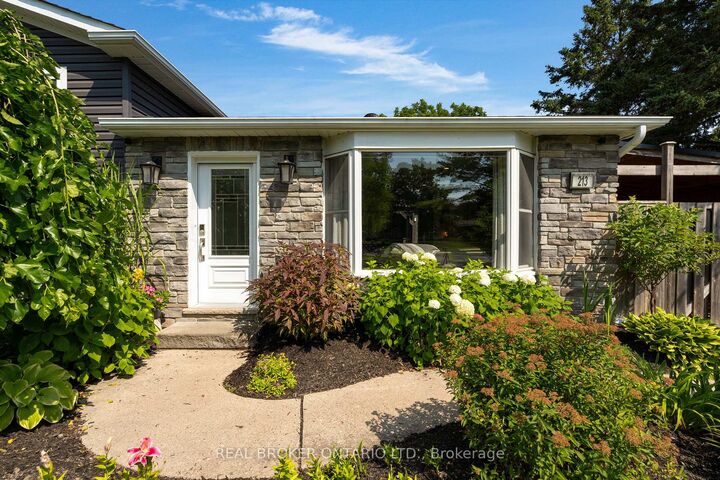 Property Photo:  213 Centre Street  ON L0M 1B0 