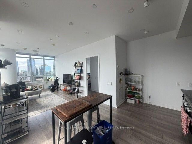 Property Photo:  365 Church Street Ph11  ON M5B 0B5 