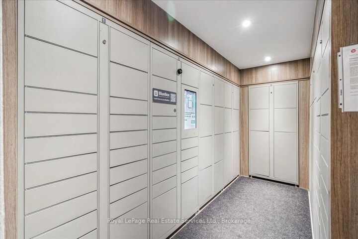 Property Photo:  966 Inverhouse Drive 812  ON L5J 4B6 