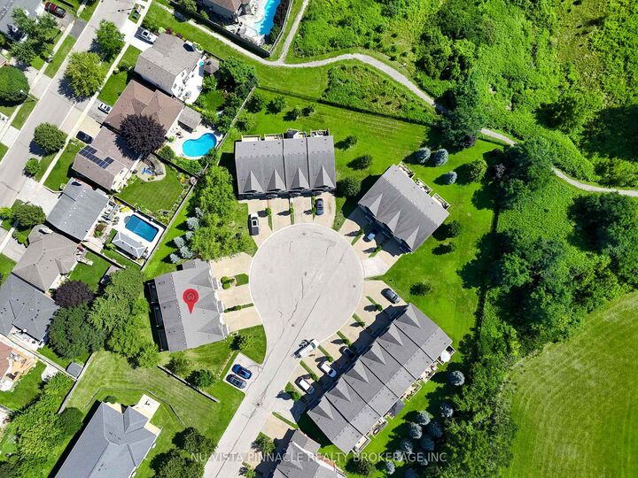 Property Photo: 176 Ferguson Drive 18 ON N4V 0C6