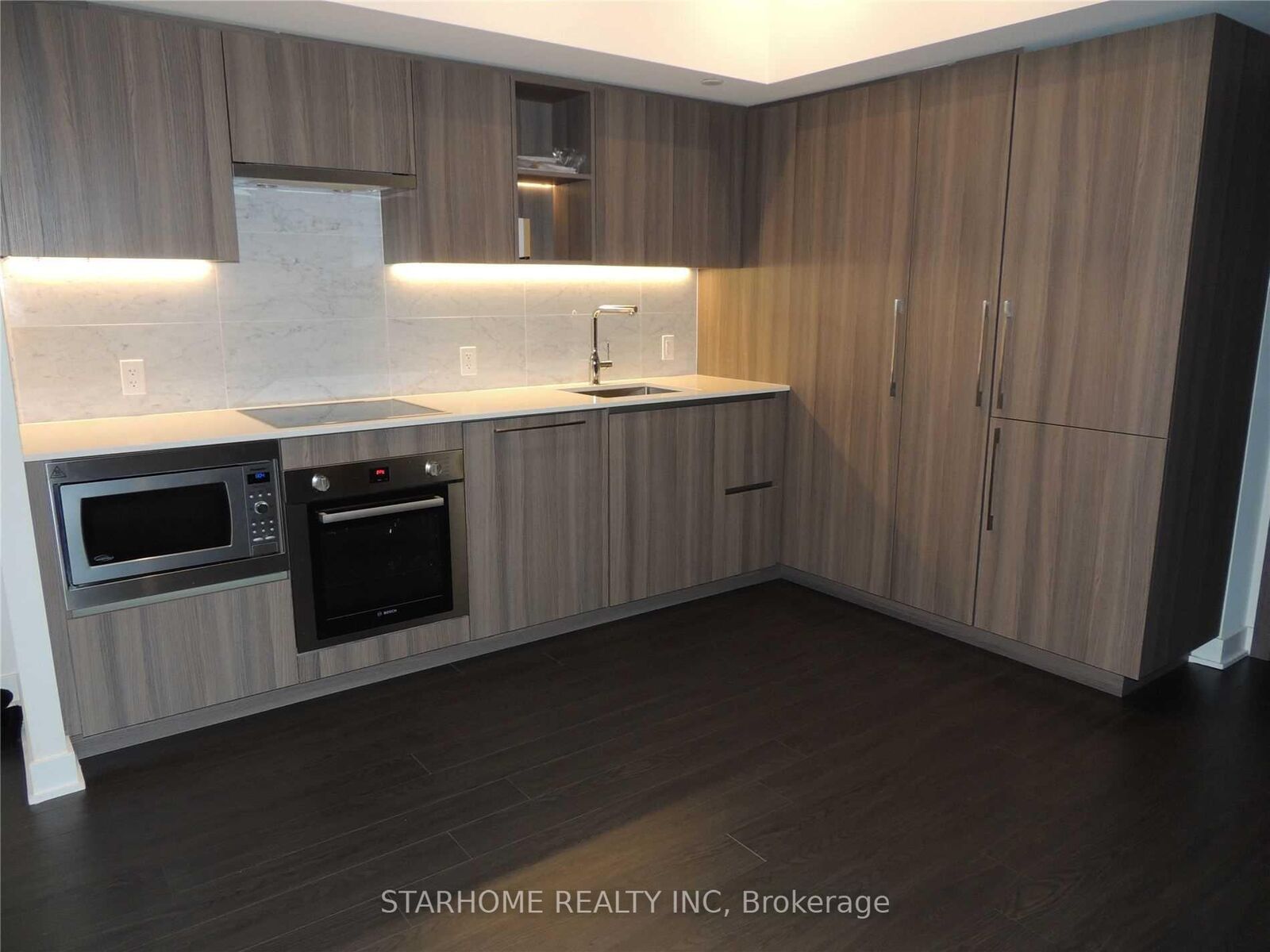 Property Photo:  19 Bathurst Street 3003  ON M5V 0N2 