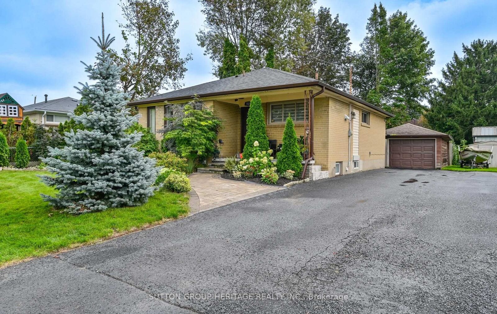 Property Photo:  1020 Wardman Crescent  ON L1N 3G9 