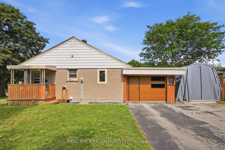 Property Photo:  21 Oakwood Avenue  ON N2H 6G8 