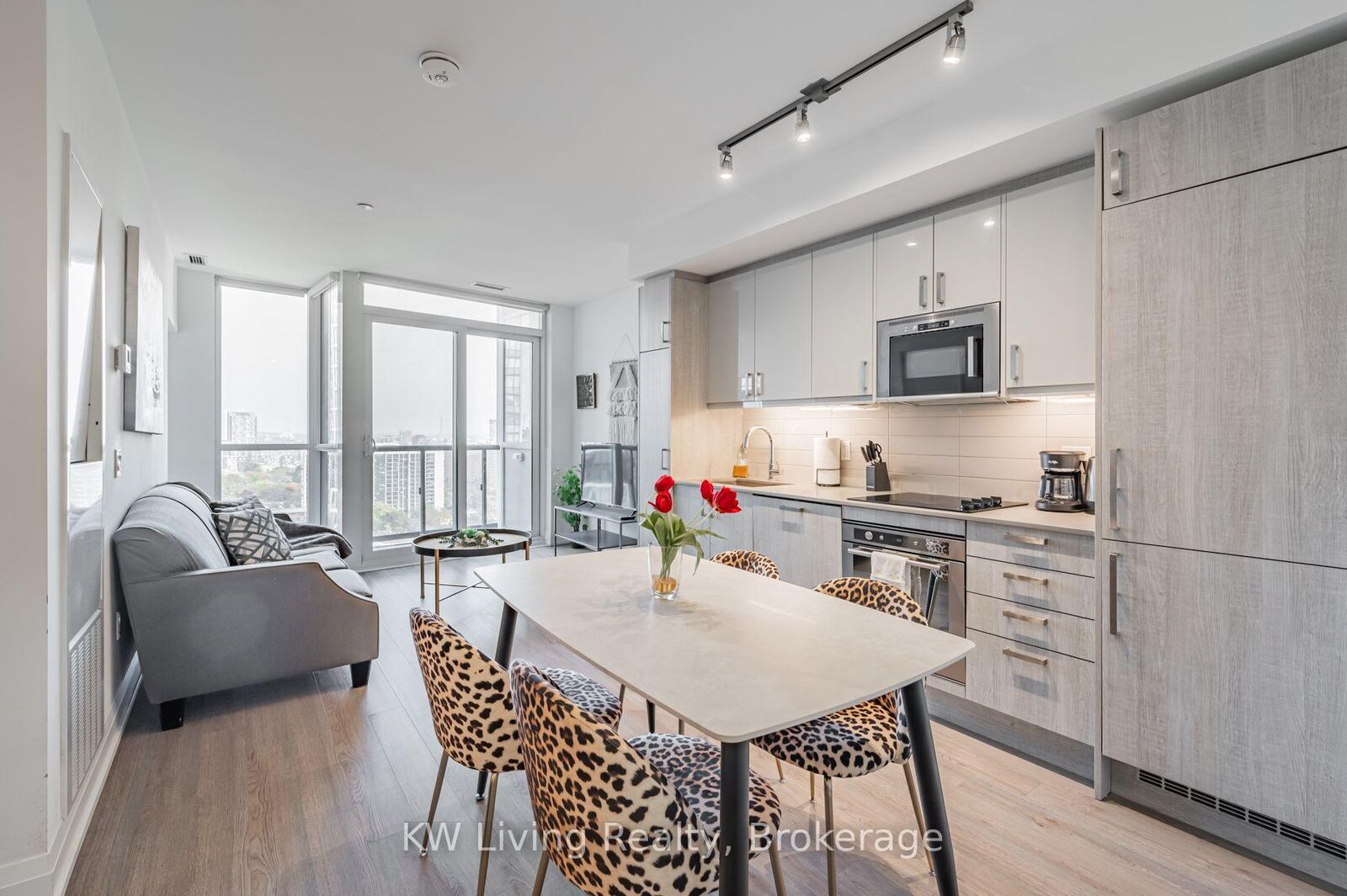 Property Photo: 77 Mutual Street 2110 ON M5B 0B9