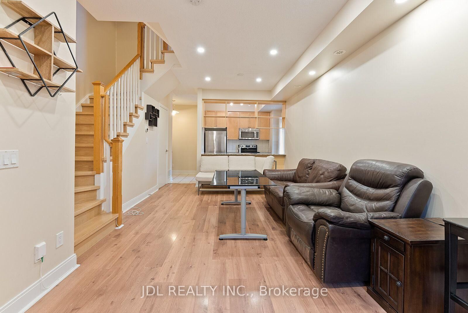 Property Photo:  315 Village Green Square 76  ON M1S 0L2 