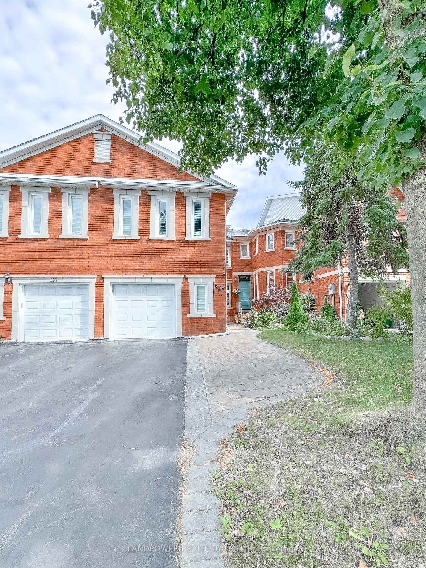 Property Photo:  125 Brownstone Circle  ON L4J 7R2 