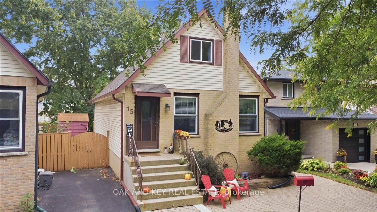 Property Photo: 15 Chancton Crescent ON N6E 2Y5