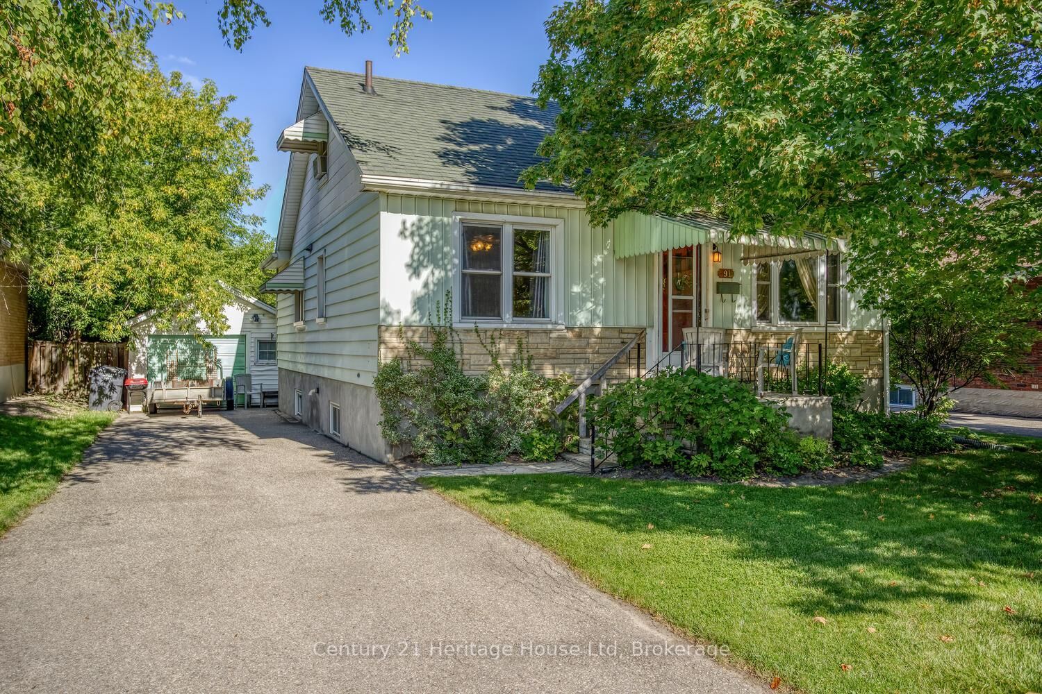 Property Photo: 91 Merion Street ON N1H 2M1