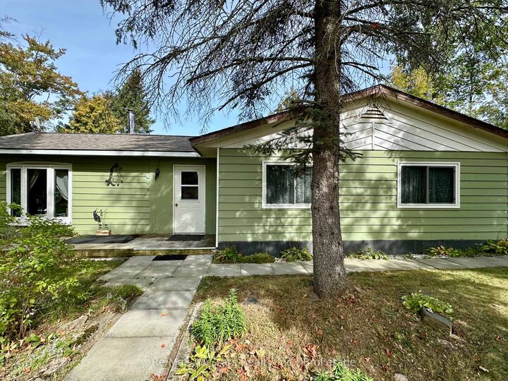 Property Photo: 16 Peninsula Court ON K0M 1A0
