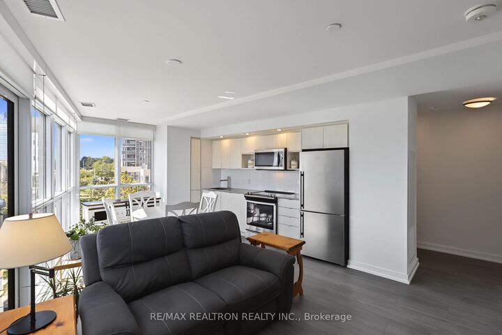 Property Photo:  225 Village Green Square 308  ON M1S 0N4 