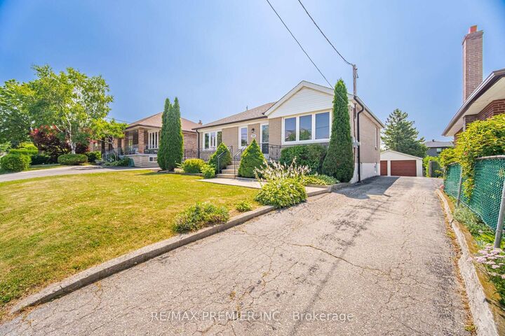 Property Photo:  295 Falstaff Avenue  ON M6L 2G4 