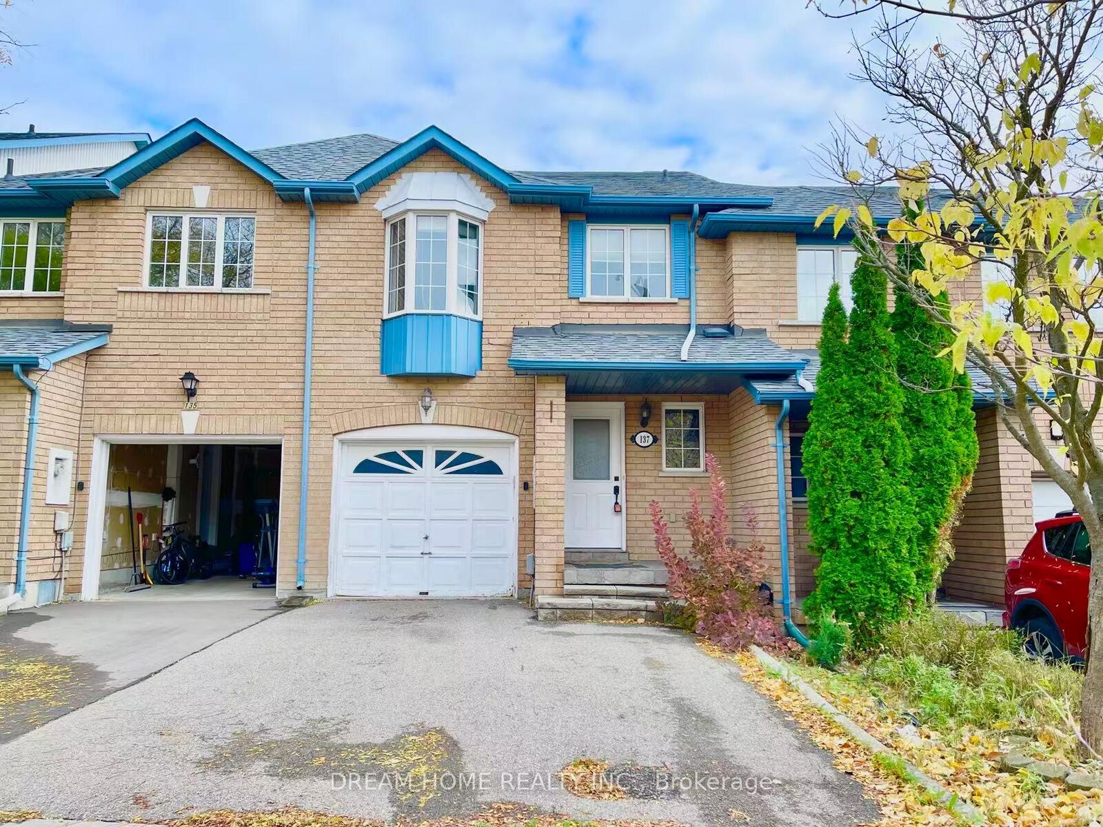 Property Photo: 137 Kimono Crescent ON L4S 2A5