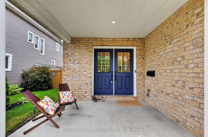 Property Photo:  878 Excursion Way  ON K2J 6E3 