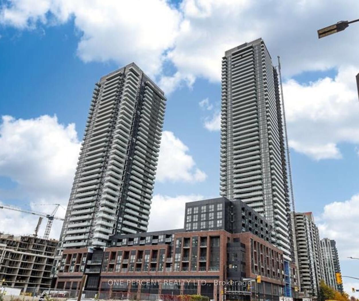 Property Photo:  4130 Parkside Village Drive 1011  ON L5B 0L7 