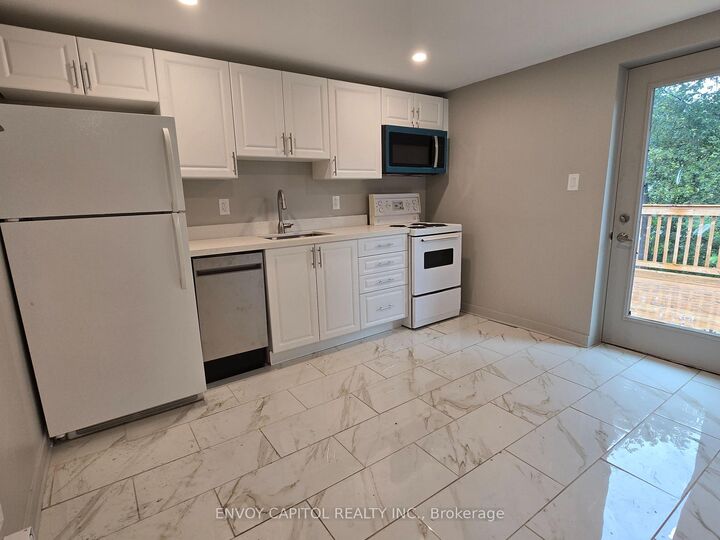 Property Photo:  1354 Queen Street E 1352 Upper  ON M4L 1C8 