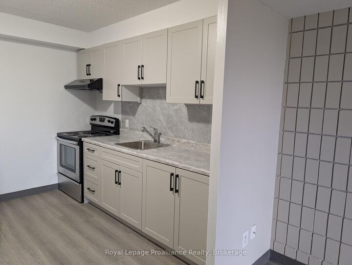 Property Photo:  1837 Lansdowne Street W 4  ON K9K 1R4 