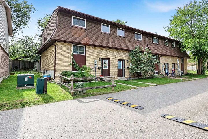 Property Photo:  233 Innisfil Street 8  ON L4N 3E9 