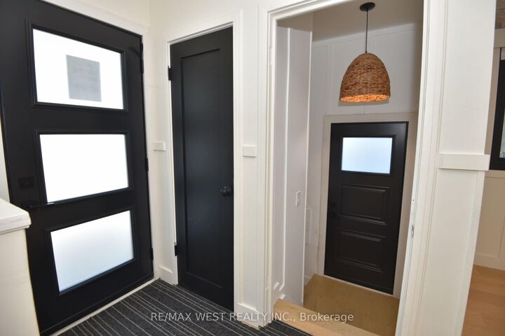Property Photo:  922 Centre Street N  ON L1N 4V1 