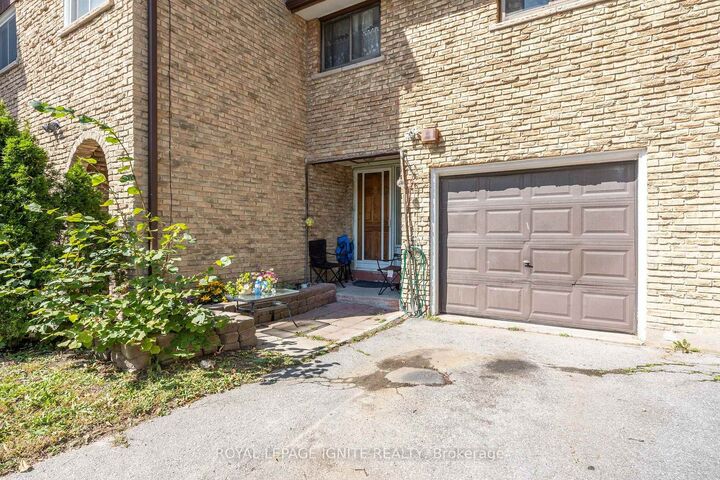 Property Photo: 21 Rockwood Drive 4 ON M1M 3M9
