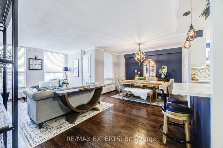 Property Photo:  130 Neptune Drive 1104  ON M6A 1X5 
