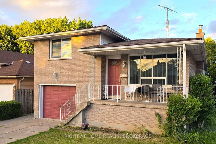 Property Photo:  20 Augusta Avenue  ON L2M 5R2 