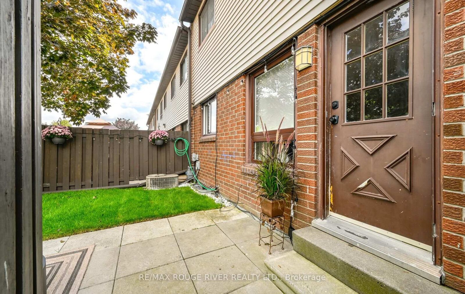 Property Photo:  960 Glen Street 72  ON L1J 6E8 
