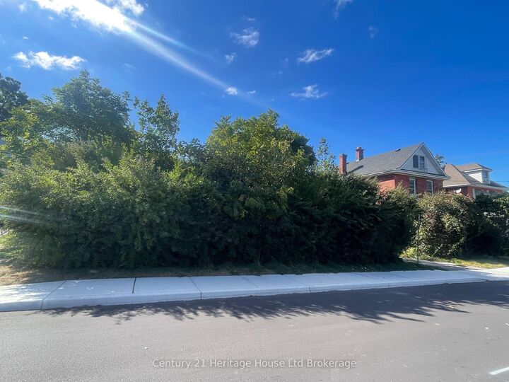 Property Photo:  199 Wellington Street N  ON N4S 6R7 