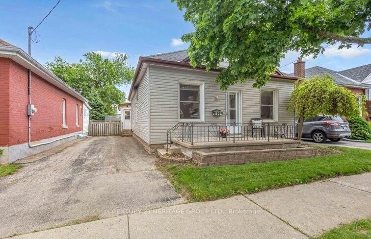 Property Photo:  16 Ruth Street  ON N3S 1L6 