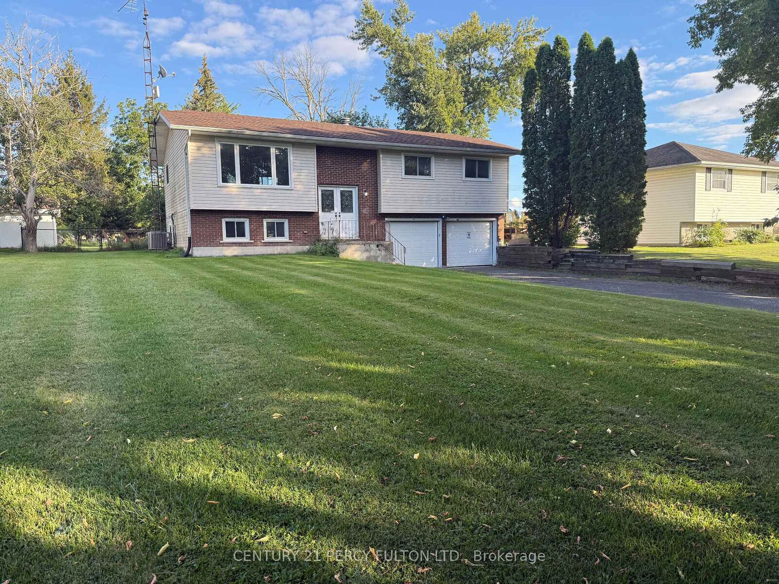 Property Photo: 24 Southwood Crescent ON K7R 3L2