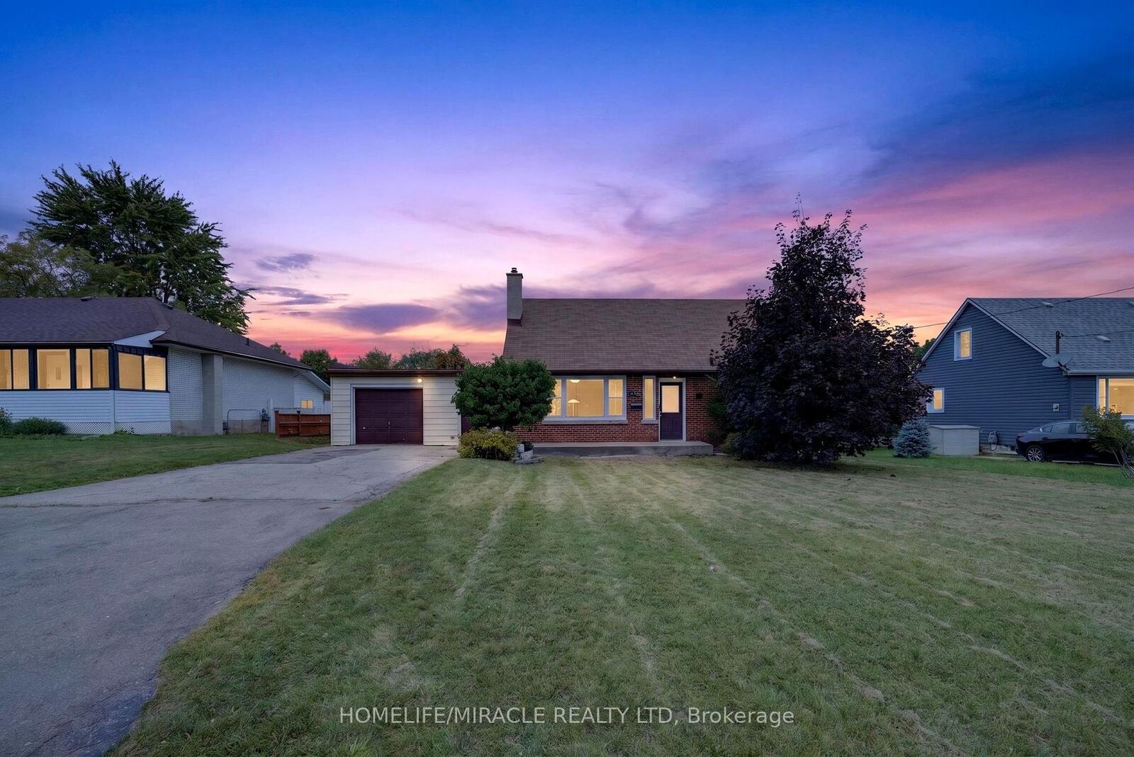 Property Photo:  176 Avalon Place  ON N2M 4N8 