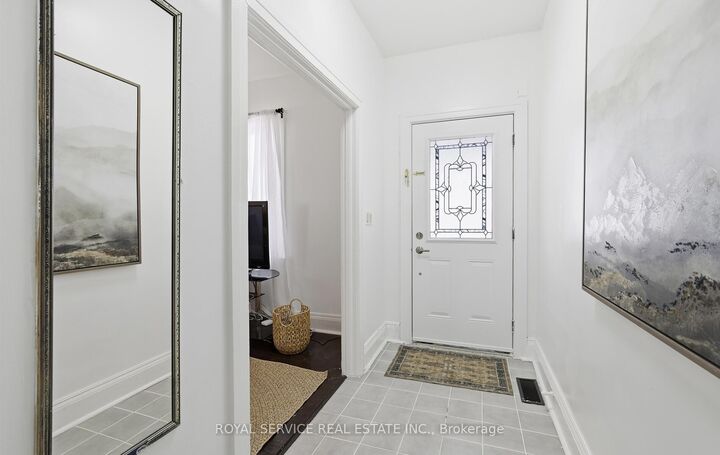 Property Photo:  14 Liberty Place  ON L1C 1W6 