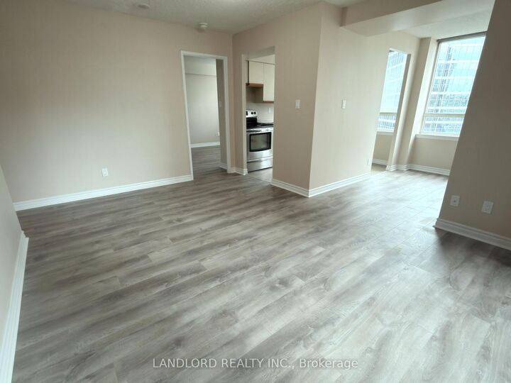 Property Photo: 633 Bay Street 1523 ON M5G 2G4