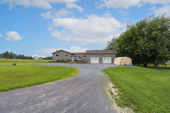 Property Photo:  19 Sunset Lane  ON K7L 4V3 
