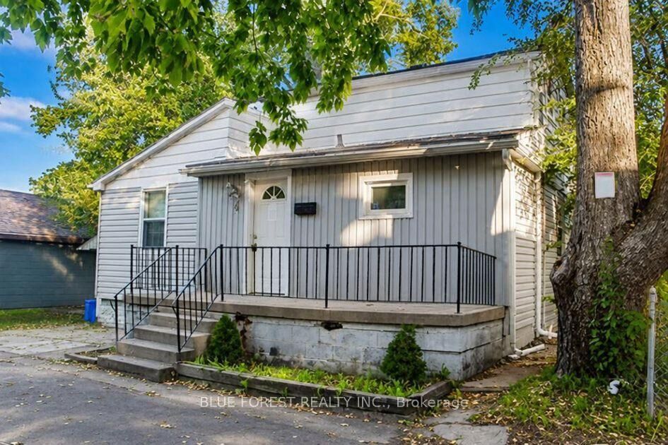Property Photo:  4 Henry Street  ON N6B 2L7 