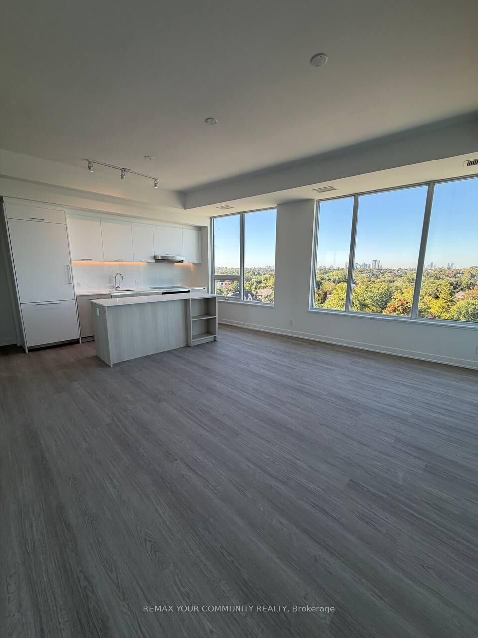 Property Photo: 8188 Yonge Street W 905 ON L4J 1W5