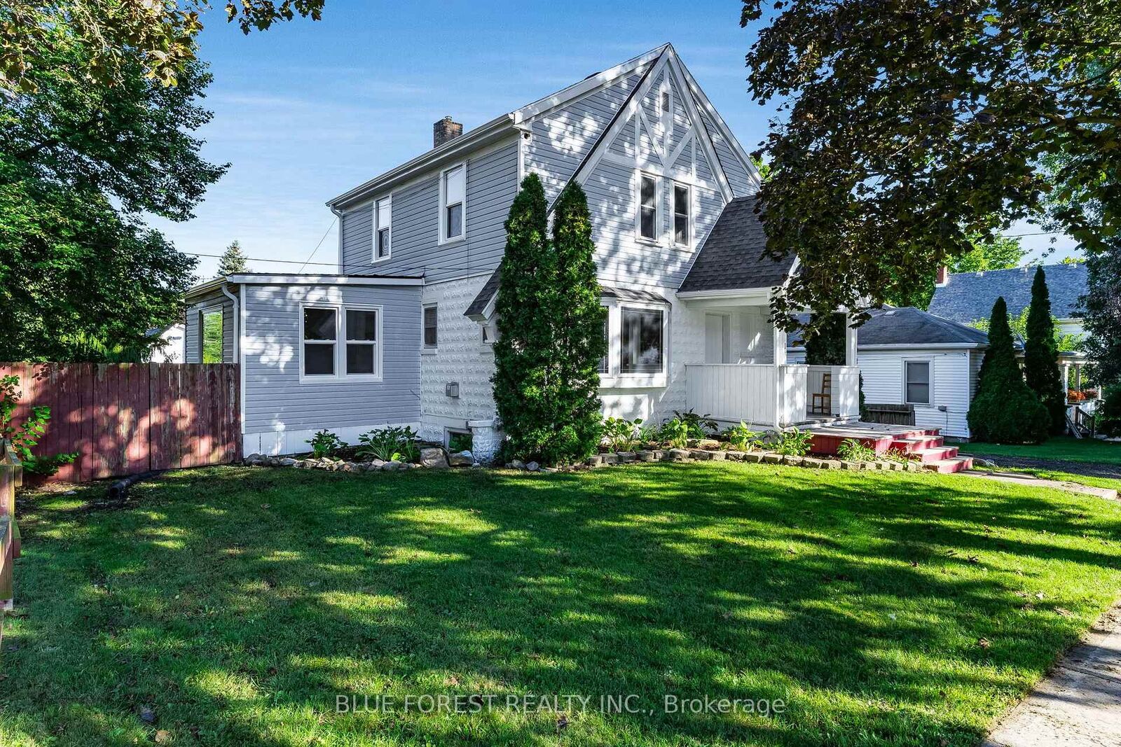 Property Photo:  16 York Street E  ON N0P 2C0 