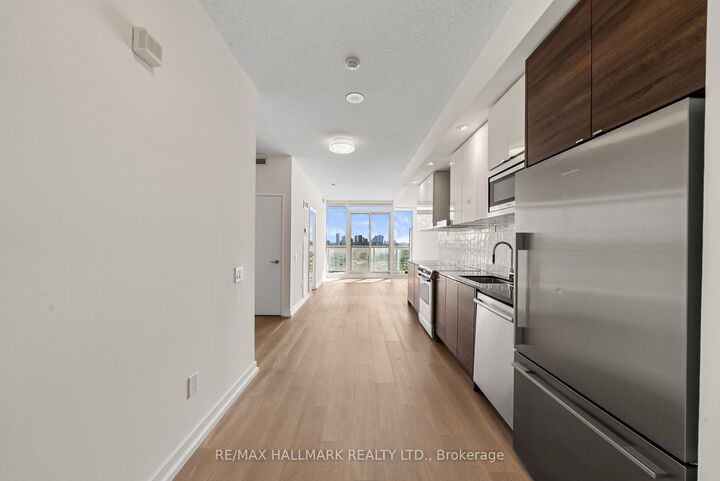 Property Photo:  121 McMahon Drive 3102  ON M2K 0C2 