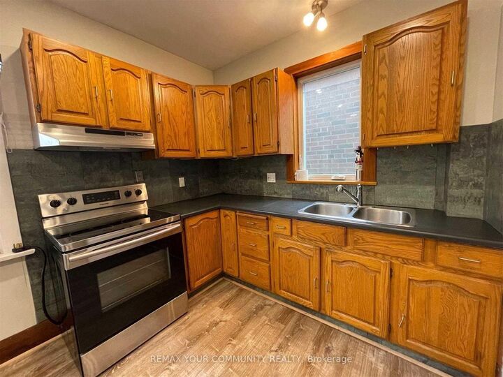 Property Photo:  52 Seventh Street  ON M8V 3B2 
