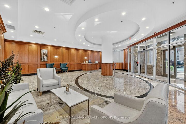 Property Photo: 242 Rideau Street 206 ON K1N 0B7