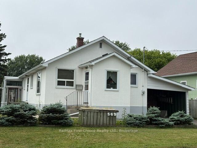 Property Photo: 569 Dawson Street ON P7A 3W6
