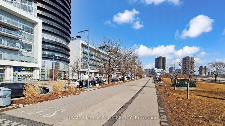 Property Photo:  56 Annie Craig Drive 3307  ON M8V 0C8 
