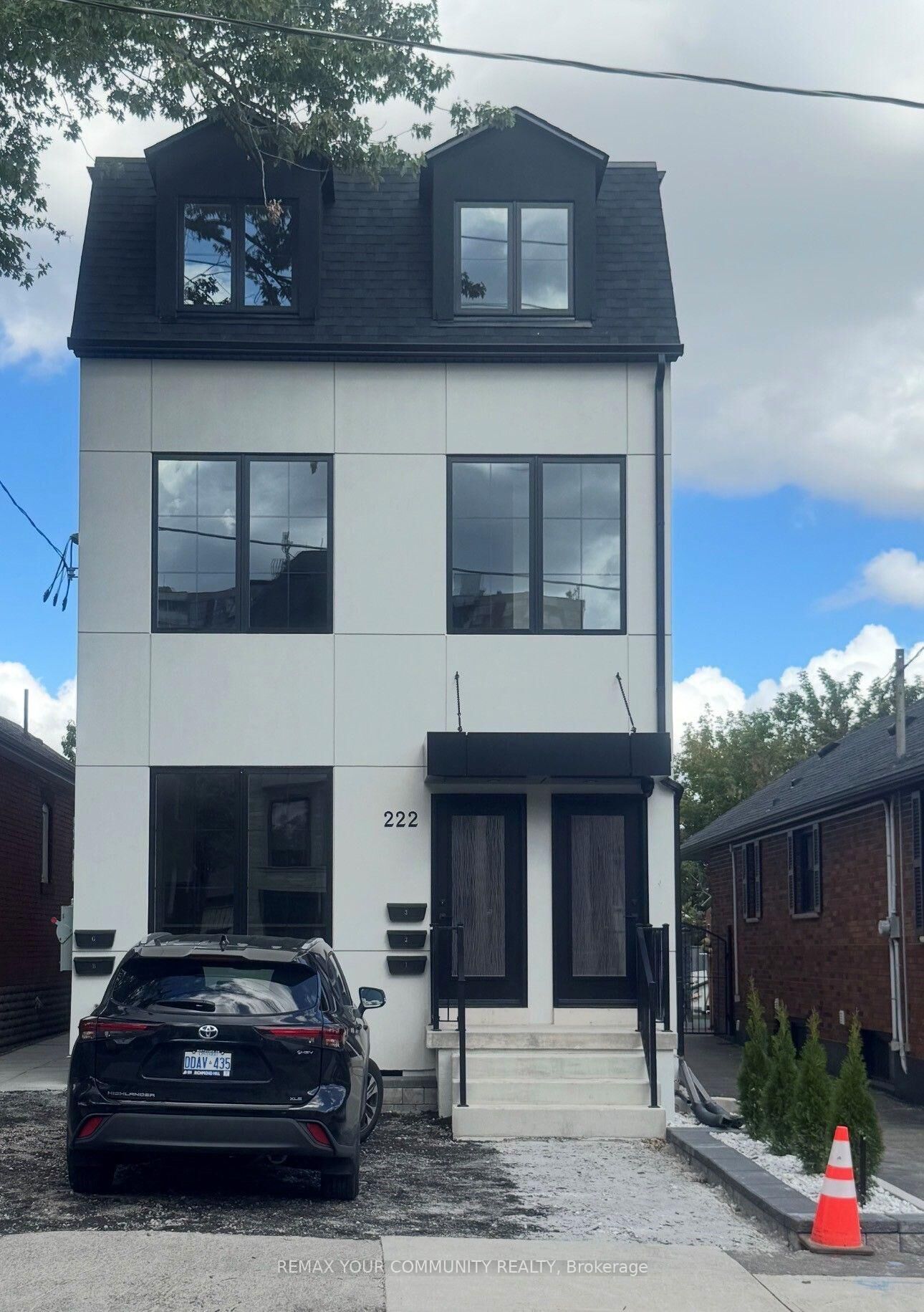 Property Photo: 222 Belgravia Avenue Garden Suite ON M6E 2M8