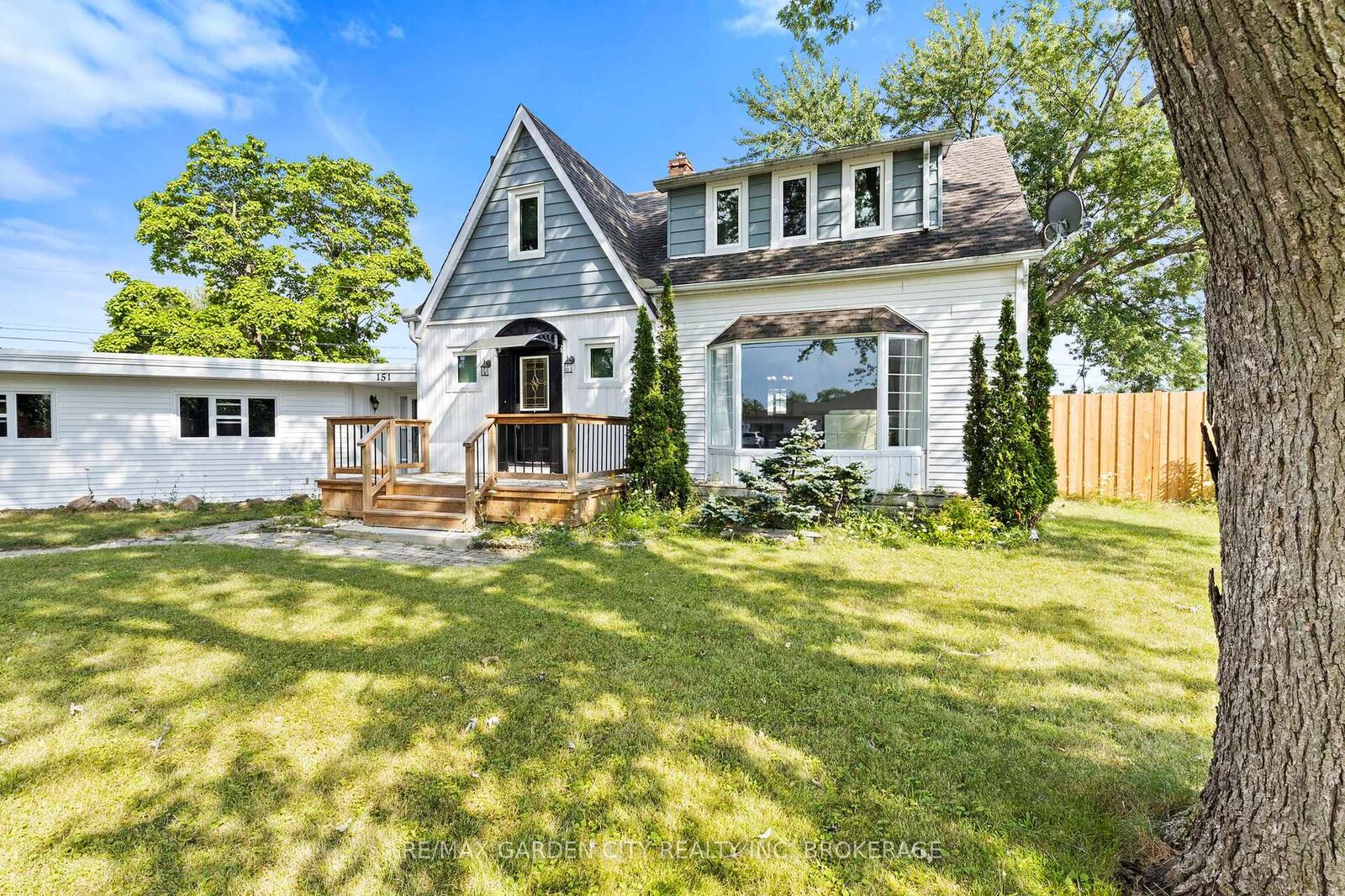 Property Photo:  151 St George Street  ON L3C 5N9 
