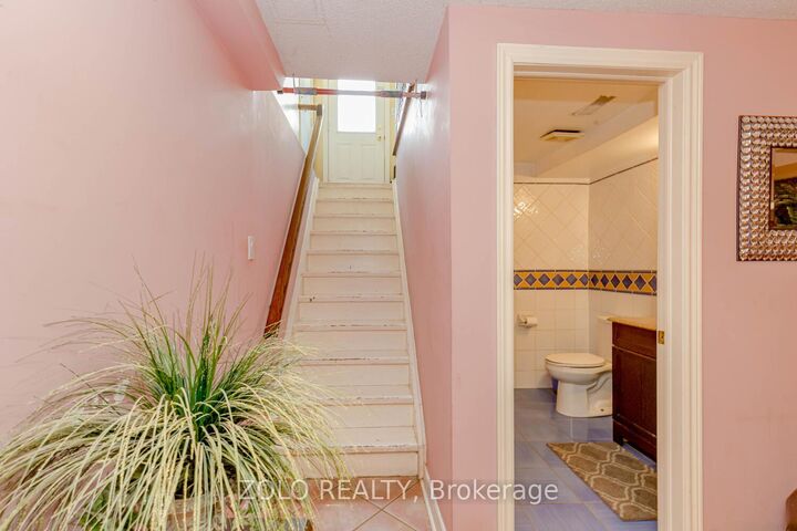 Property Photo:  1474 Rosemanor Drive  ON L5M 5M4 