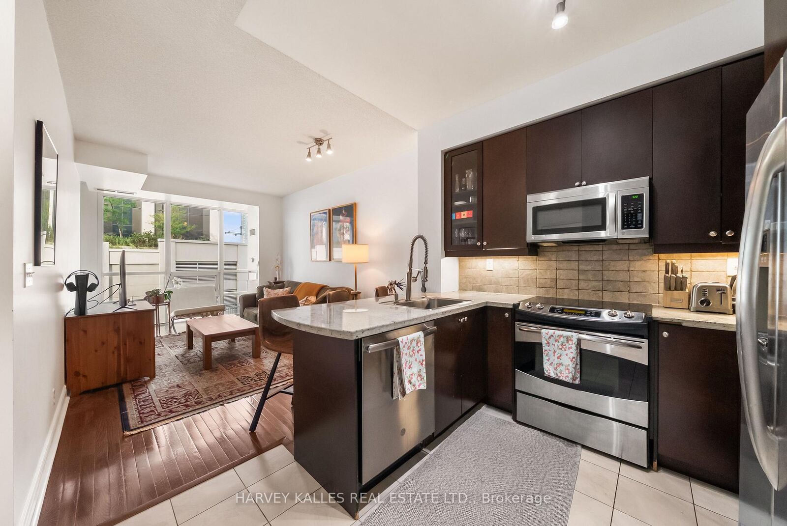 Property Photo: 1910 Lake Shore Boulevard W 602 ON M6S 1A2