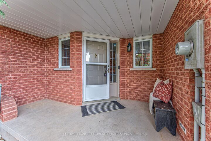 Property Photo:  86 Chelsea Crescent  ON L8E 5R8 