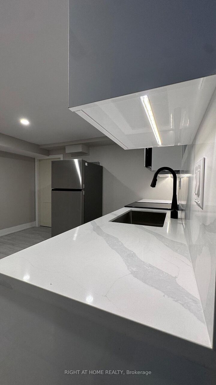 Property Photo:  500 Salem Avenue N B  ON M6H 3E1 