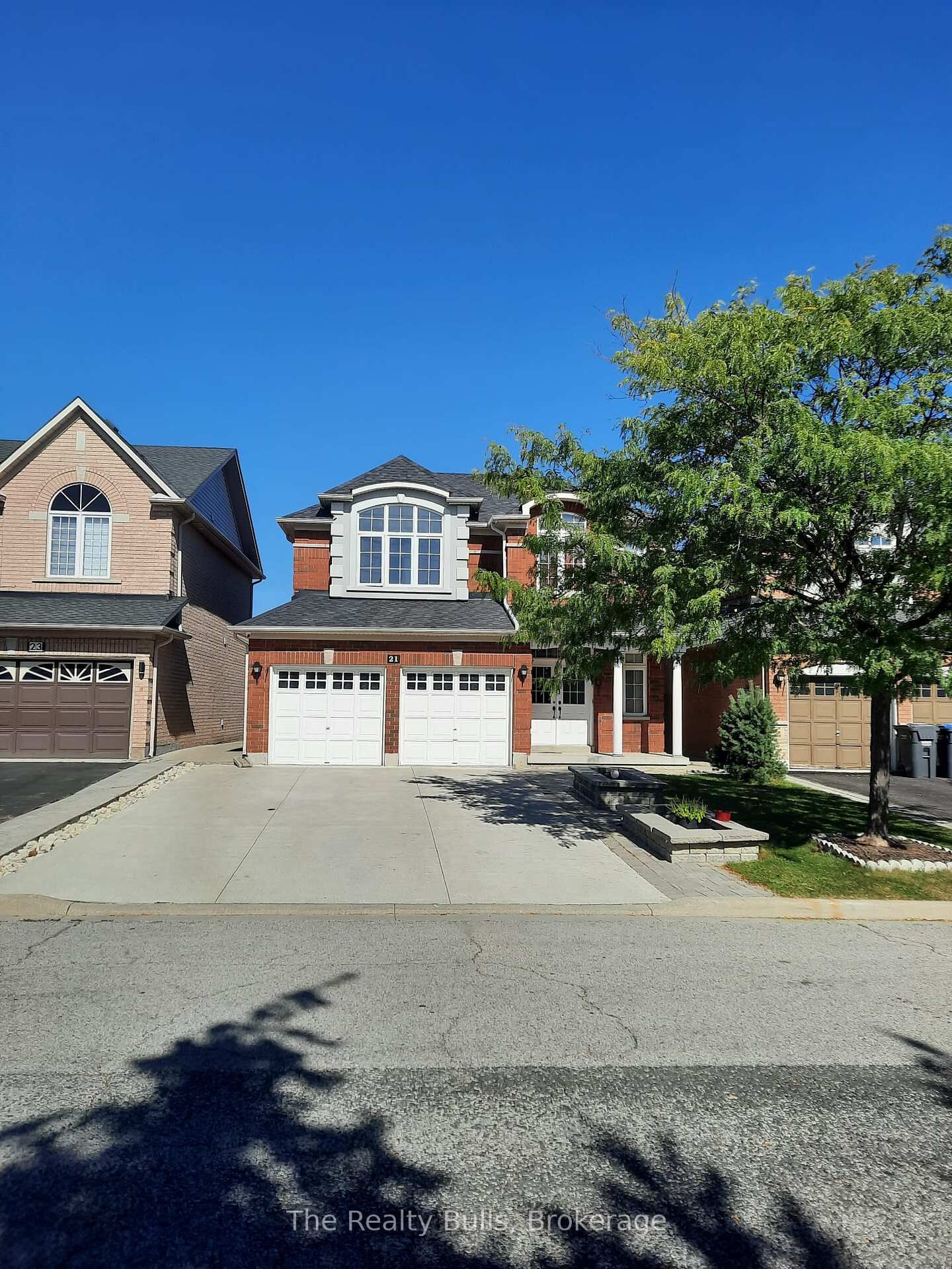 Property Photo:  21 Arctic Fox Crescent  ON L6R 0J3 