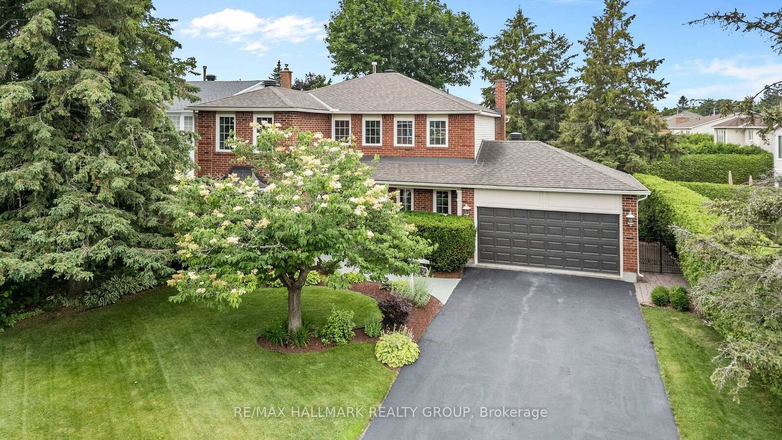 Property Photo: 1348 Turner Crescent ON K1E 2Y4